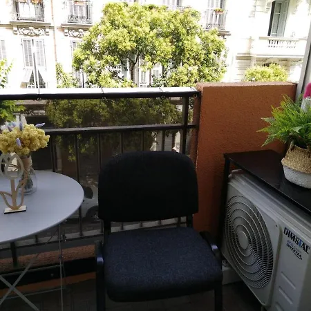 Beau Studio Climatise Au Centre De * ניס